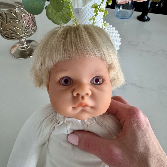 Lifelike Lee Middleton doll - Picture 7 of 10